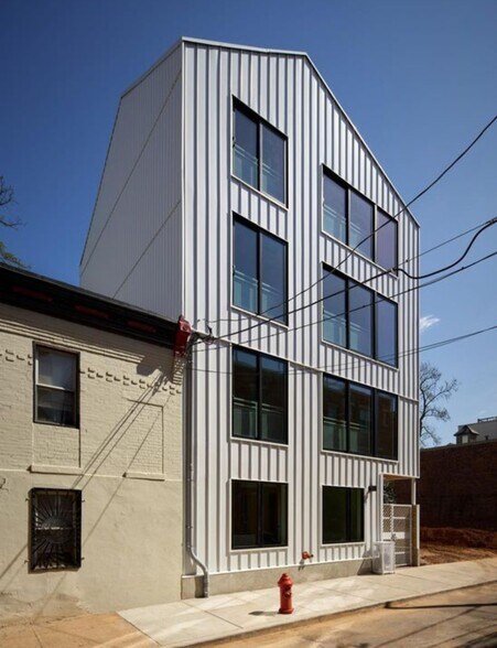 Building Photo - 2011 Cambridge St