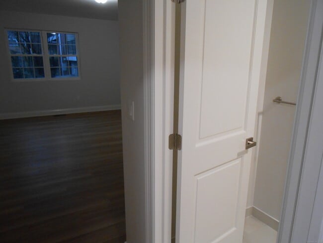 Building Photo - 50 Greenhouse Rd