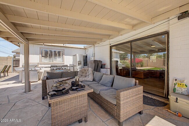 Building Photo - 2208 W San Miguel Ave