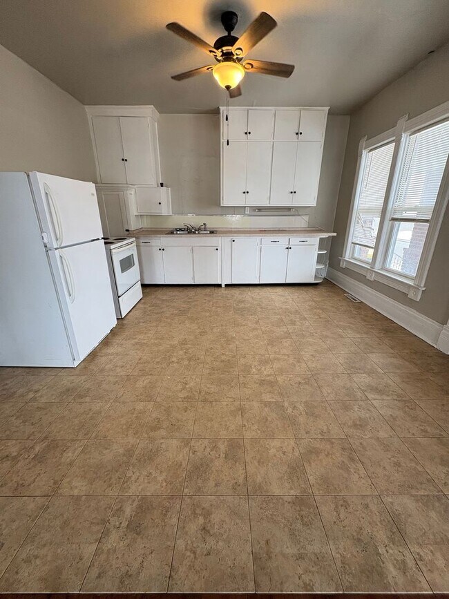 Building Photo - ADI - Kilbourn