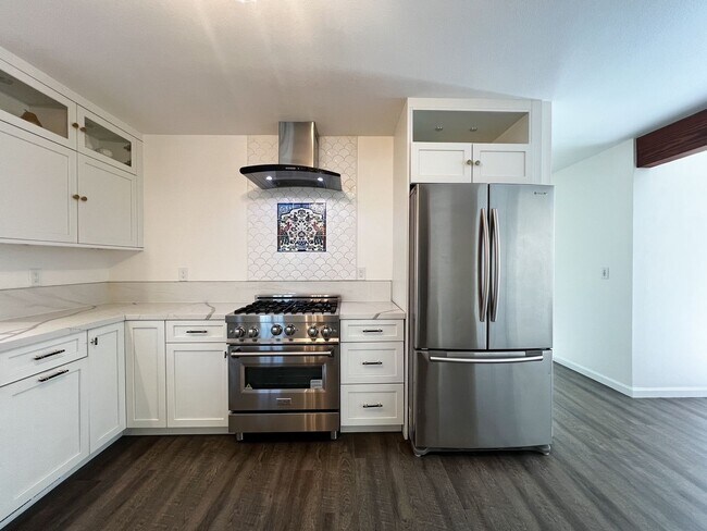 Building Photo - Beautifully Updated 3-Bedroom Home + Bonus Room with Private Backyard Retreat