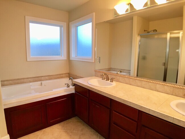 Building Photo - Stunning 3BD  Lake Shore Home with Office and Loft Area!  Gorgeous Finishes!