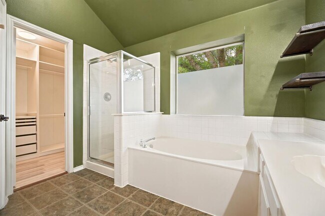 Building Photo - 1319 Rocky Creek Dr