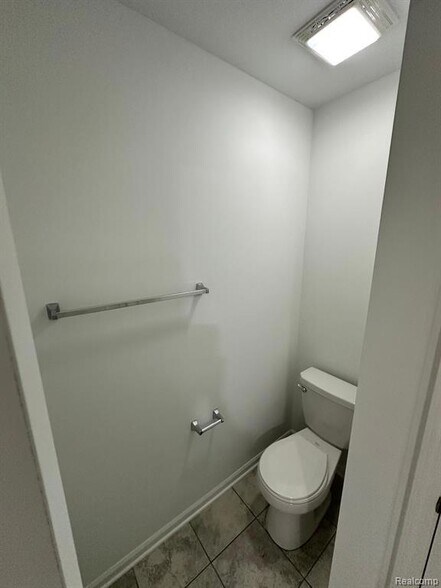 Building Photo - 9153 Dogwood Ln