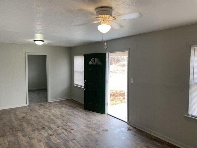 Building Photo - 1600 E Madison St