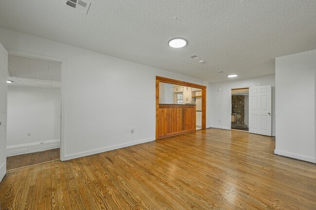 Building Photo - 713 NE 34th Terrace