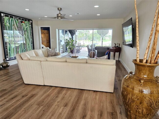 Building Photo - 917 S Gondola Dr