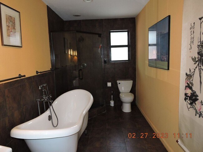 Building Photo - Great Southdowns Home on Parade Route