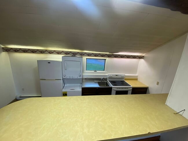 Building Photo - Chestnut Grove Village 11