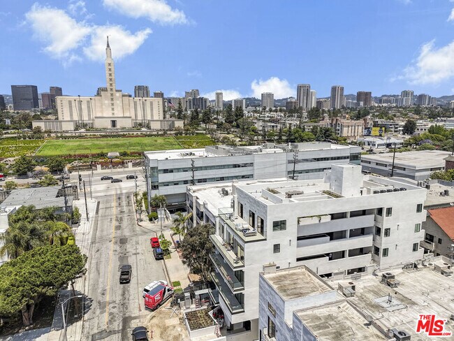 Building Photo - 1822 Overland Ave