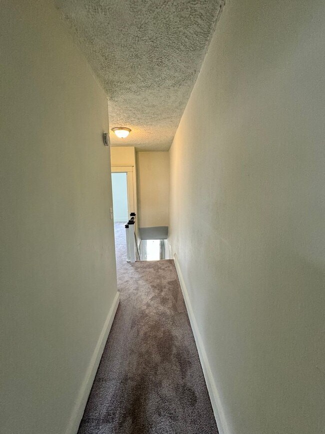 Building Photo - Rowhome for rent in Baltimore!