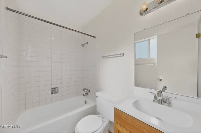 Building Photo - 10370 Kellogg St