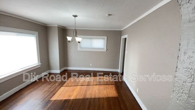 Building Photo - 1303 Kumler Ave