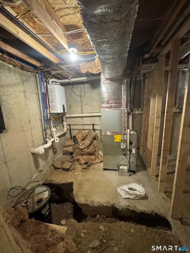 Building Photo - 695 Shelton St