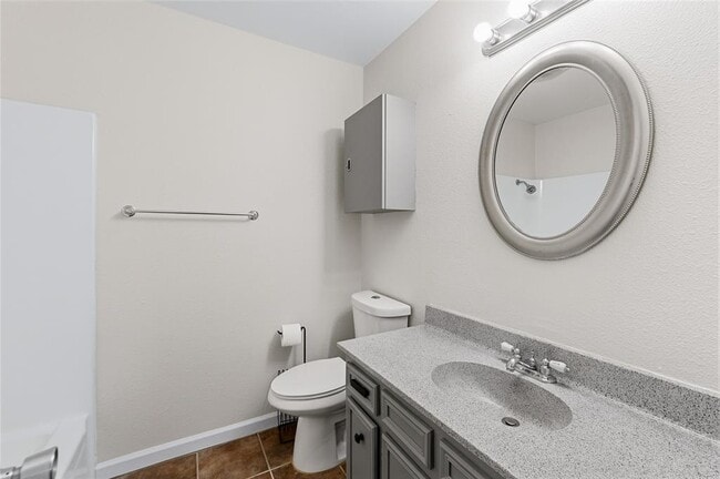 Building Photo - 903 E Logan St