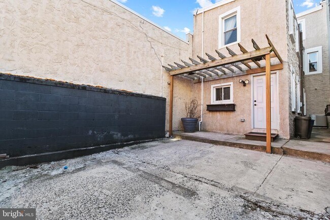 Building Photo - 2443 E Cumberland St