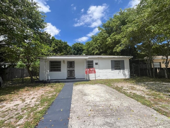 Primary Photo - 1351 NE 149th St
