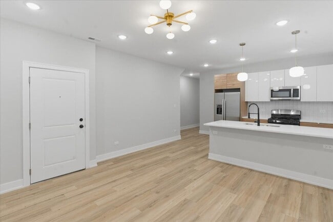 Building Photo - 6222 S King Dr