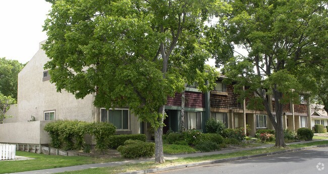 Building Photo - 1050 Mohr Ln