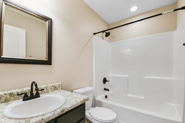 Building Photo - Pet Friendly Three Bedroom!