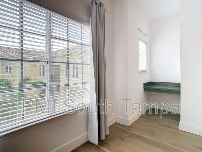 Building Photo - 5220 Beach Breeze Ct