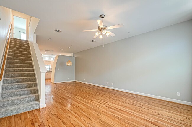 Building Photo - 11315 S Main St