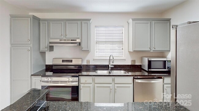 Building Photo - 525 Olmsted Park Pl