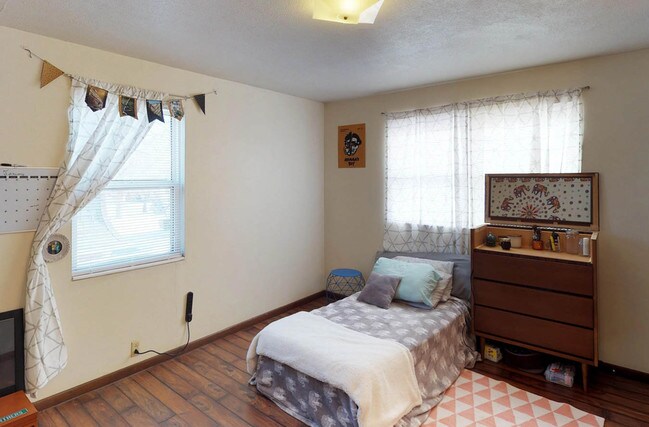Building Photo - 913 Vattier St