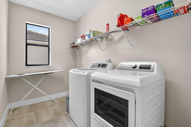 Building Photo - 7303 Estero Dr