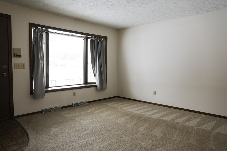 Building Photo - 5409 Johnnycake Rdg NE