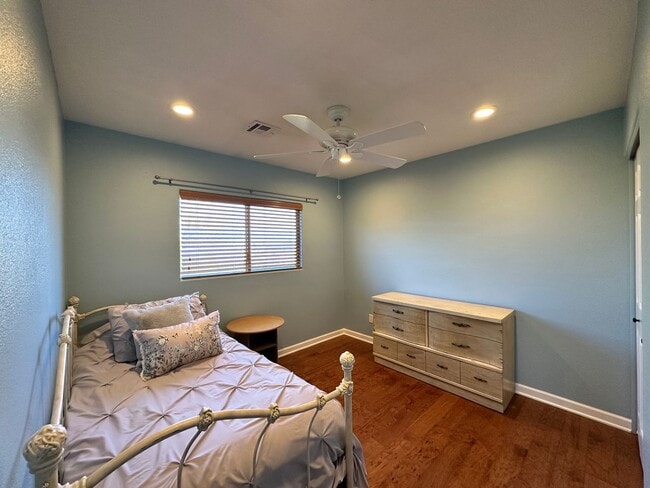 Building Photo - Furnished Beauty in Henderson