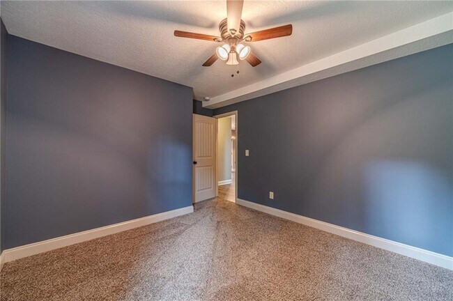 Building Photo - 511 Lena Dr