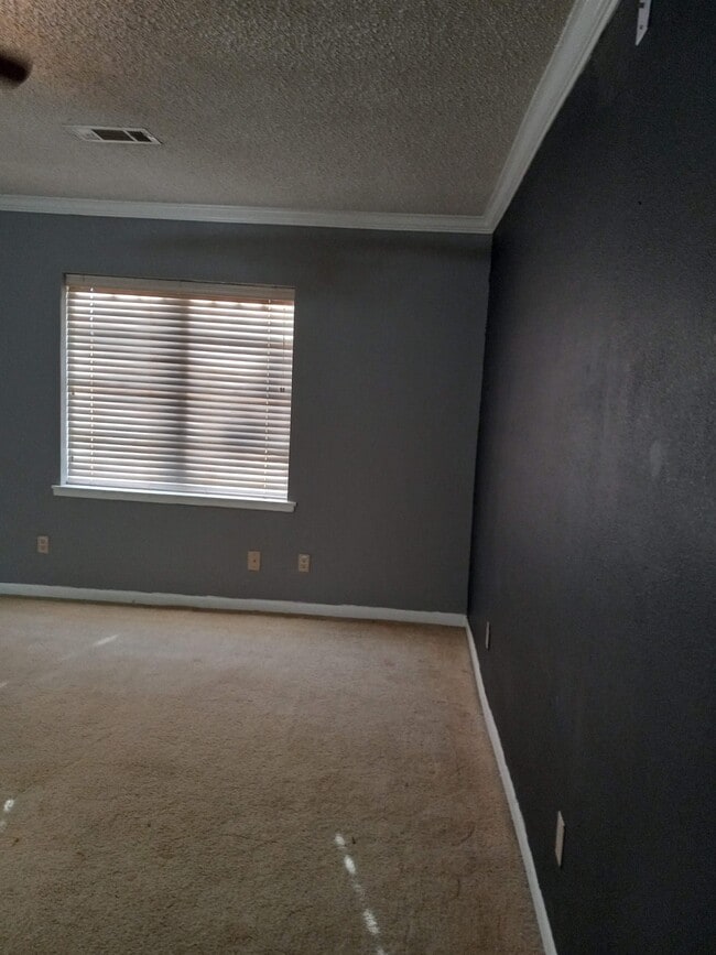 Building Photo - 16900 Wellborne Rd