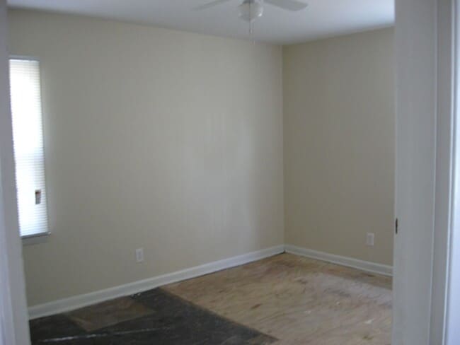 Building Photo - Cozy home
