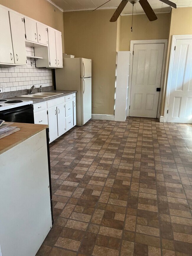 Building Photo - 233 Union St