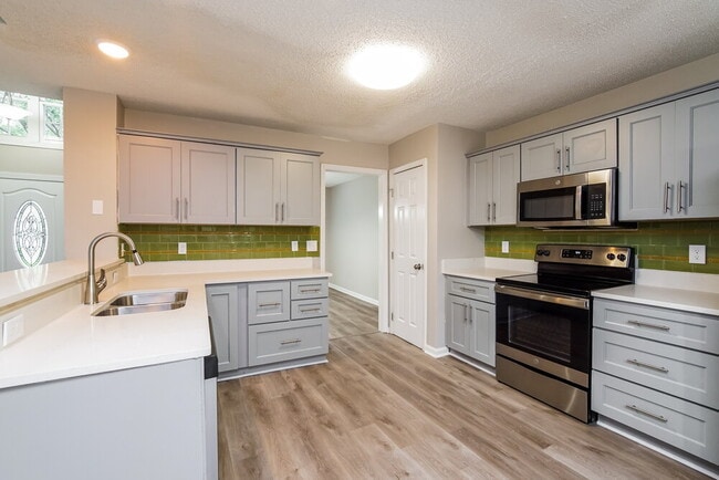 Building Photo - 500 Mountain Lake Dr