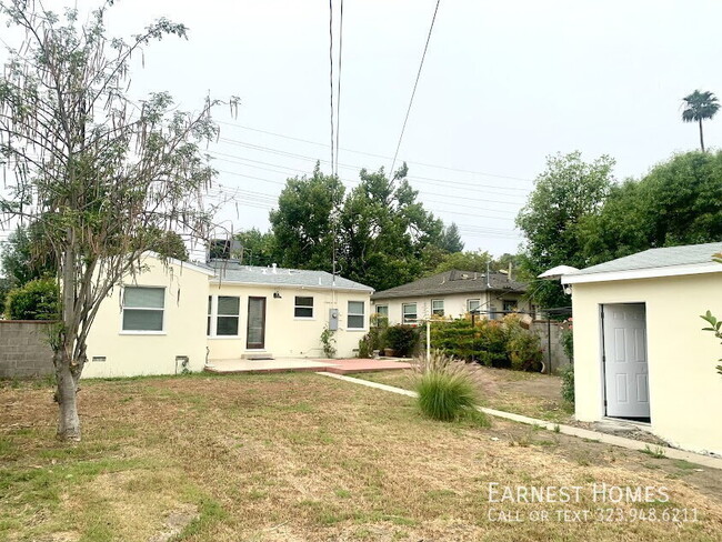 Building Photo - 16737 Magnolia Blvd