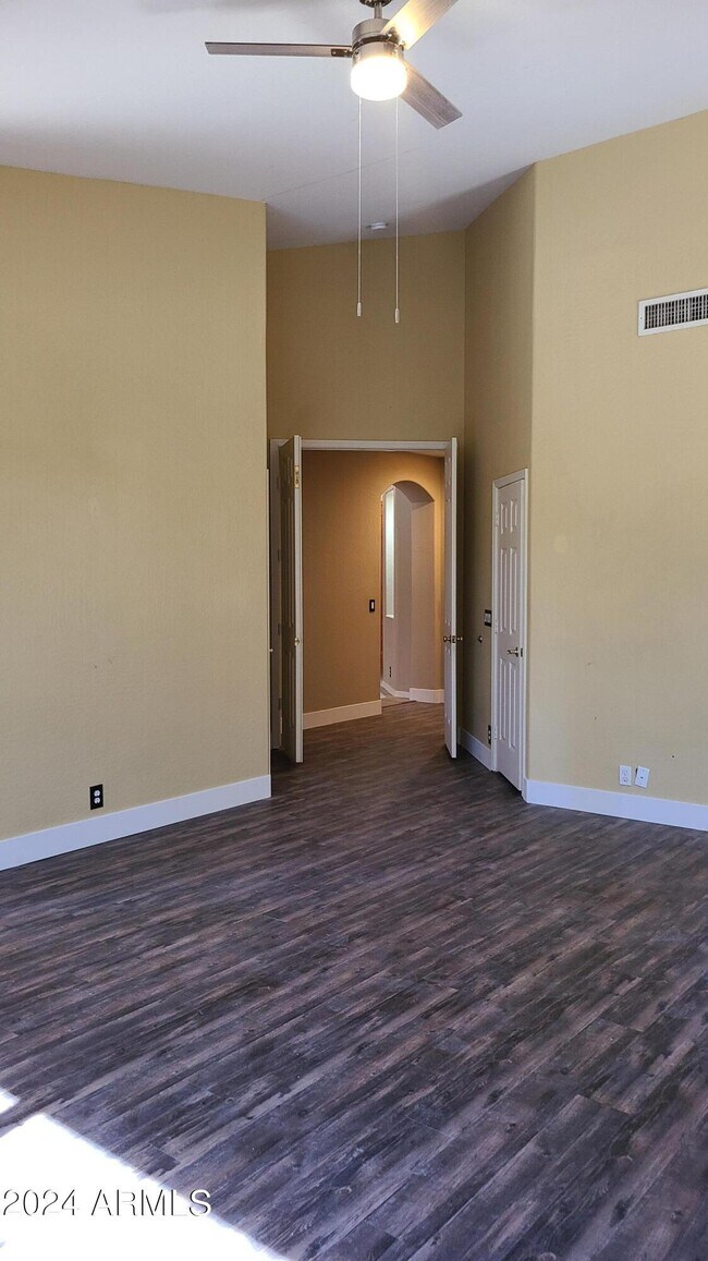 Building Photo - 14206 S 12th Pl