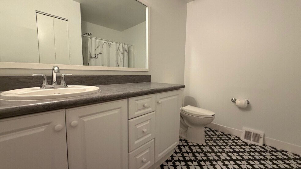 Building Photo - 4124 Salford Ct