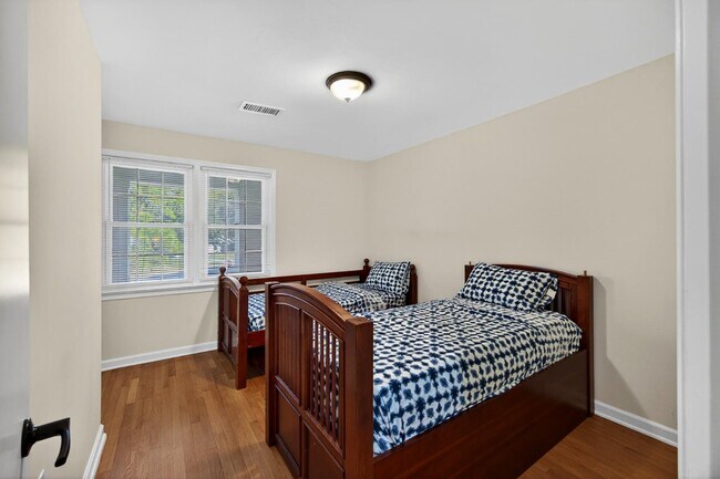 Building Photo - 8081 Kittery Ave