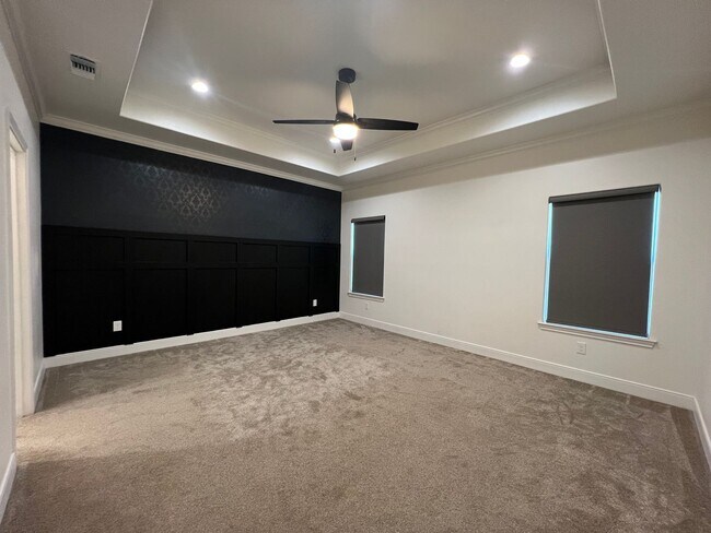 Building Photo - A Modern, Sophisticated Home in an Attract...