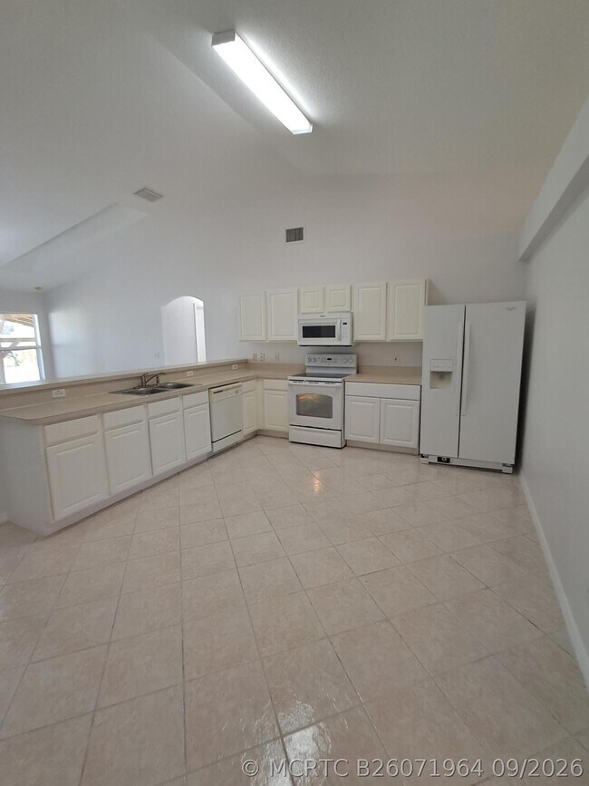 Building Photo - 2697 SW Altamira Ave