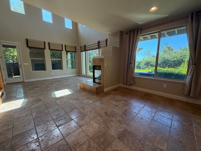 Building Photo - 1014 Gamay Dr