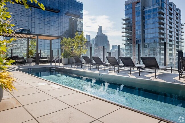 Building Photo - 755 S Clark St