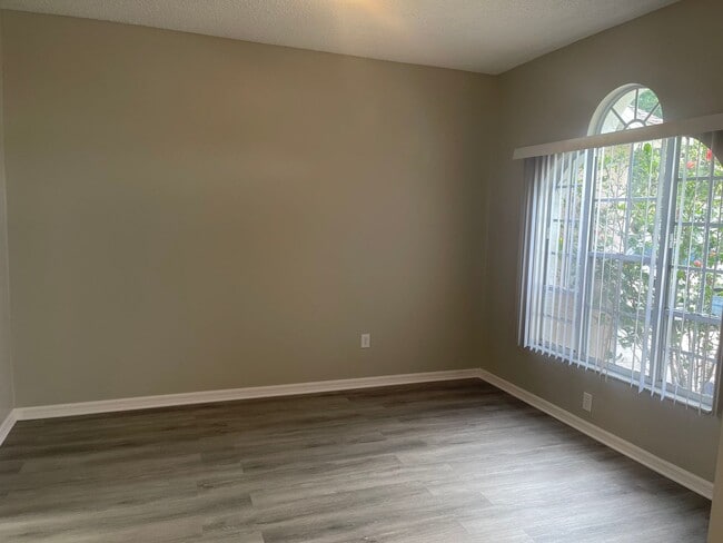 Building Photo - MOVE IN FEB 24TH!      4 Bedroom Valrico home with no carpet and a fenced yard