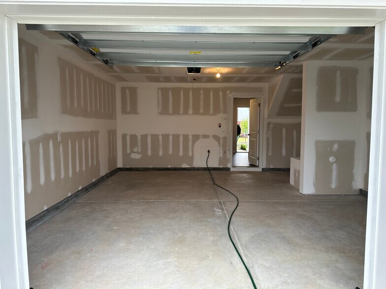 Building Photo - 2517 Kasota Ln