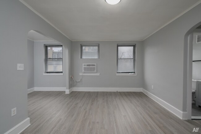 Building Photo - 230 W Walnut Ln