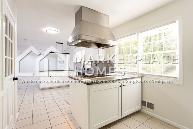 Building Photo - 4477 Glenhaven Dr