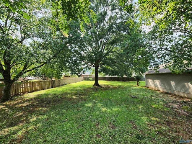 Building Photo - 122 Featherstone Ln SE