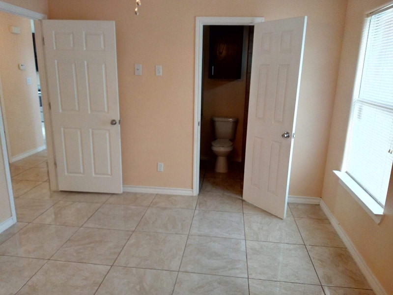 Building Photo - 1302 Quitaca Dr